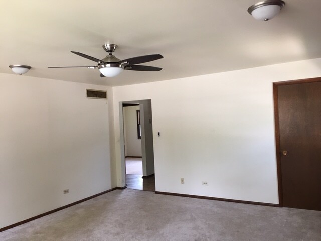 Foto principal - 7200 S McCook Ave