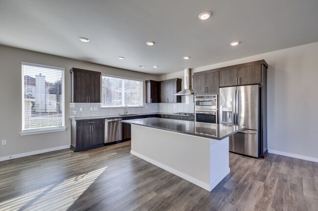 Foto del edificio - Stunning 4-Bedroom Home in Otani Gardens –...