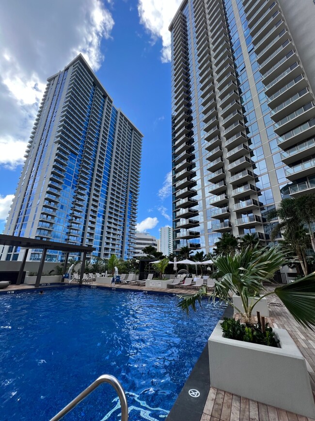 Building Photo - 1388 Kapiolani Blvd