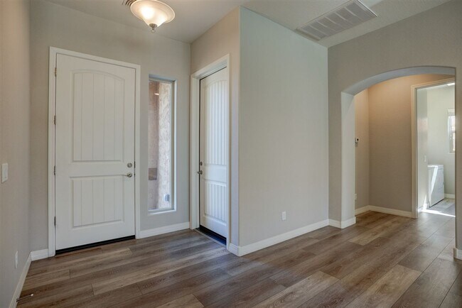 Foto del edificio - 3 bedroom, 2 bathroom home in Granville