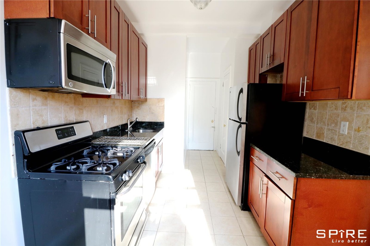 Primary Photo - 251 W 81st St