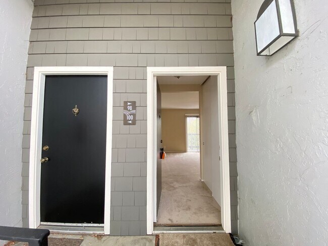 Building Photo - Benicia Highlands Community, 2 bedroom Ups...