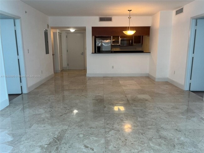 Building Photo - 1800 N Bayshore Dr