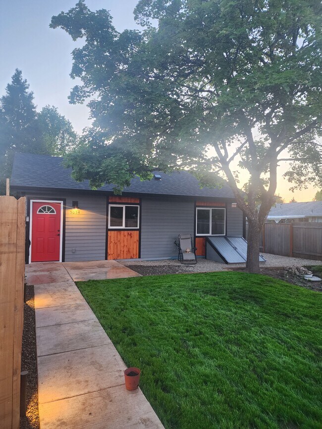 Building Photo - 5054 Forsythia Dr