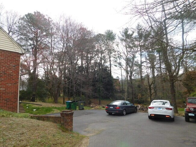 Foto del edificio - 10201 Garfield Rd