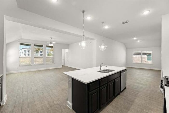Building Photo - 103 Whistling DuckBalch Spgs