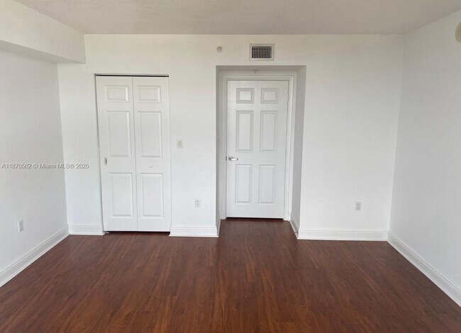 Foto del edificio - 3232 SW 22nd Terrace