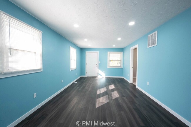 Building Photo - "Charming 3-Bed, 2-Bath Home in Indianapolis with 1,438 Sq Ft of Comfort!"