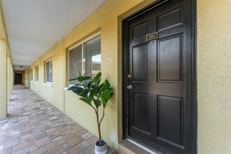 Building Photo - 3206 W Azeele St