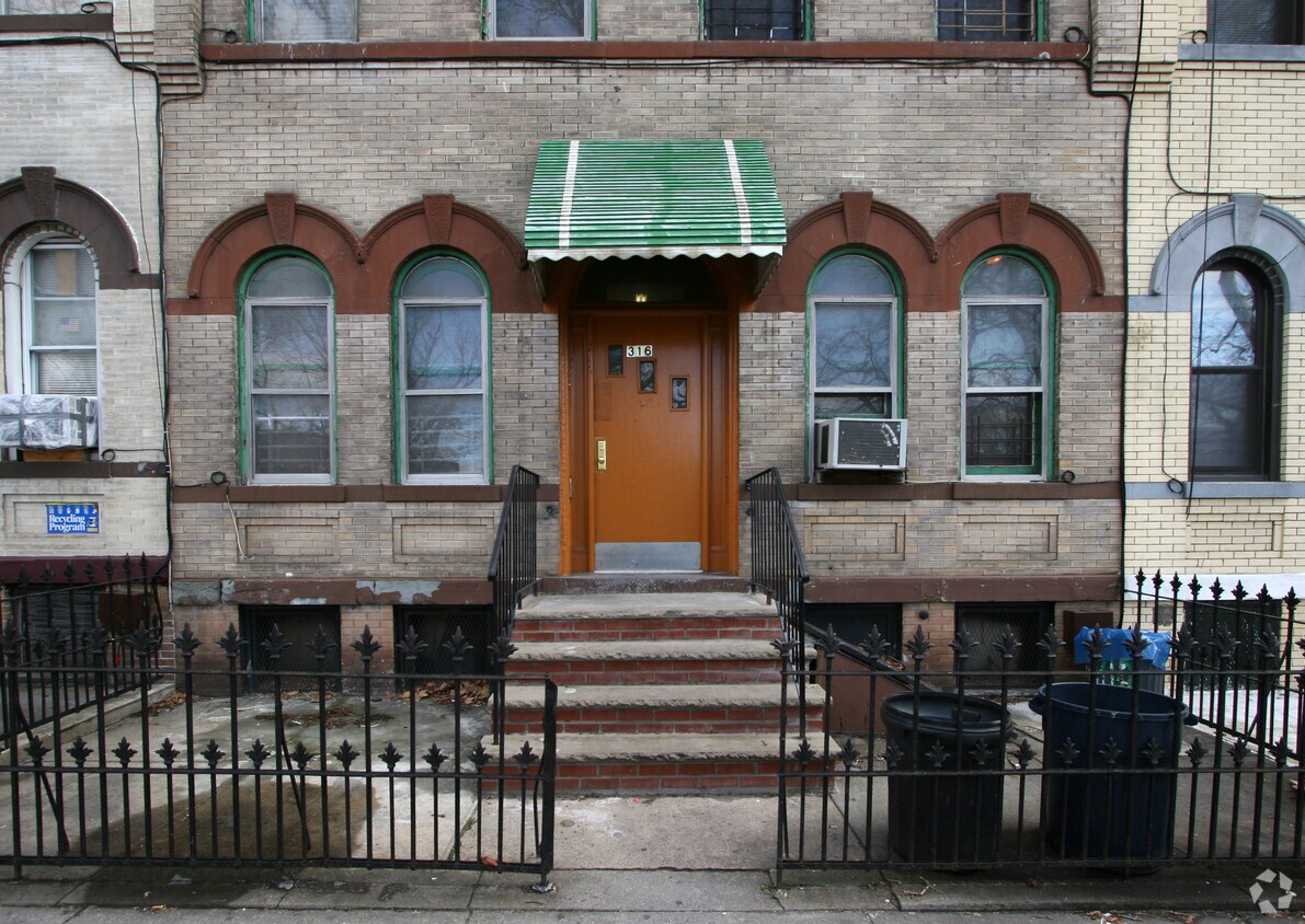 Building Photo - 316 Suydam St