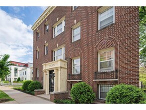 Building Photo - 2733 Girard Ave S