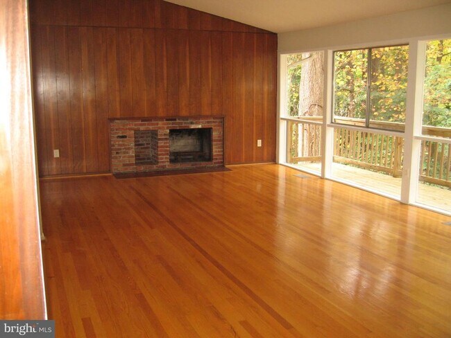 Building Photo - 8 Carderock Ct