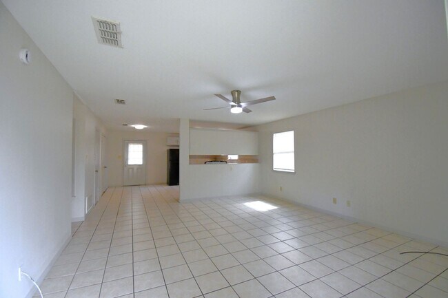 Foto del edificio - Move-In Ready, Beautifully Updated 3BR/2BA Home, HUD Accepted