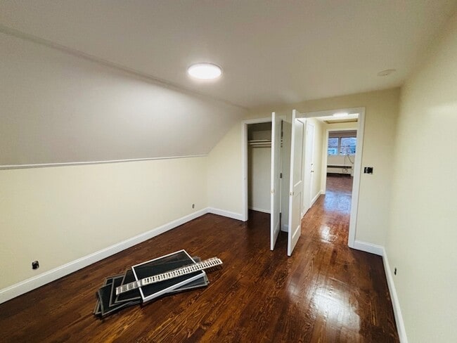 Building Photo - 13 Chestnut St