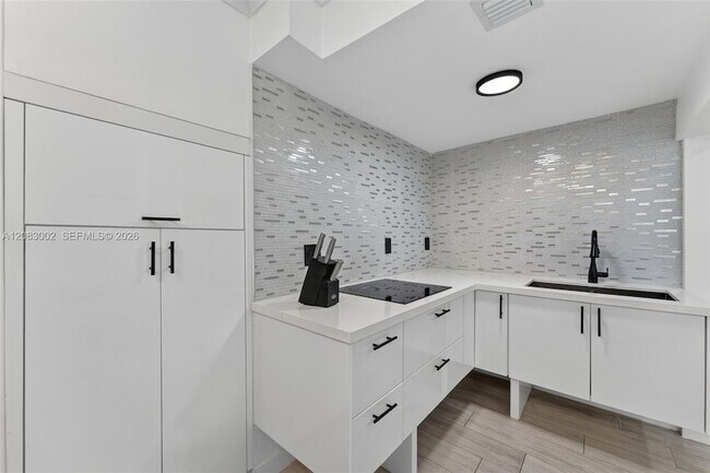 Foto del edificio - 1664 SW 28th Ave