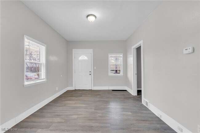 Foto del edificio - 14917 Darwin Ave