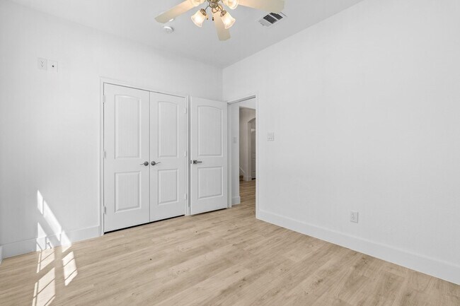 Foto del edificio - 12625 Joplin Drive