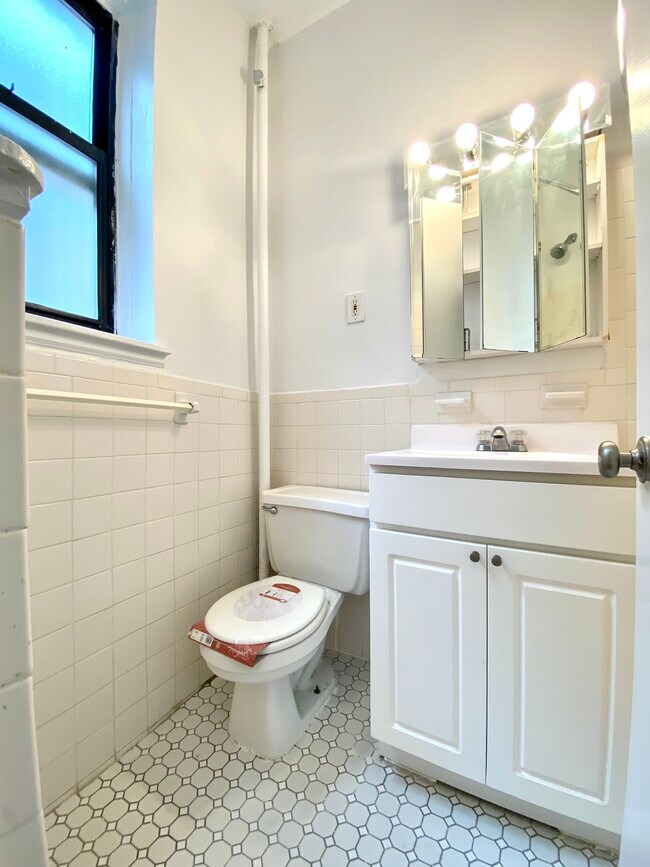 Foto del edificio - 490 E 74th St