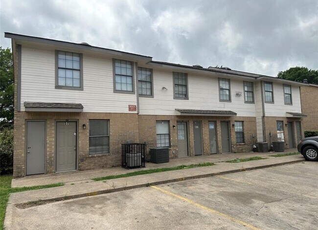 Building Photo - 8005 Rothington Rd
