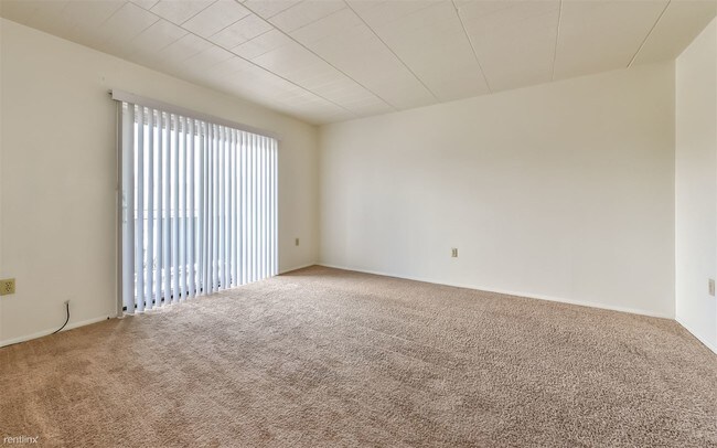 Building Photo - 2 br, 1 bath Apartment - 17 Hillcrest Dr