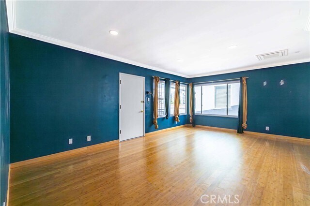 Foto del edificio - 1227 E 1st St