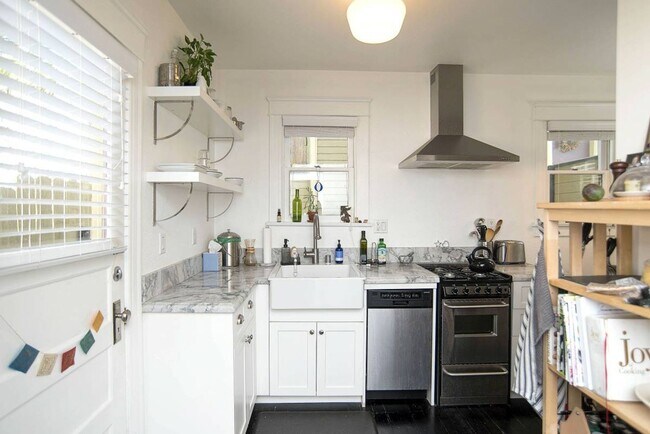 Foto del edificio - Adorable 1 bed / 1 bath Apartment in the Heart of Echo Park with In-Unit Laundry, Parking & Priva...