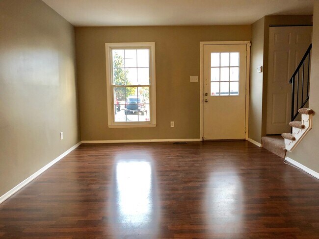Building Photo - Renovated 3 Bedroom Townhome in Nottingham