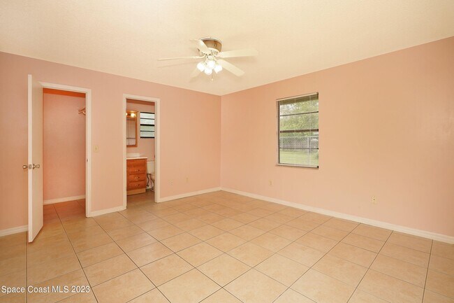 Building Photo - 1635 Yamada St SE