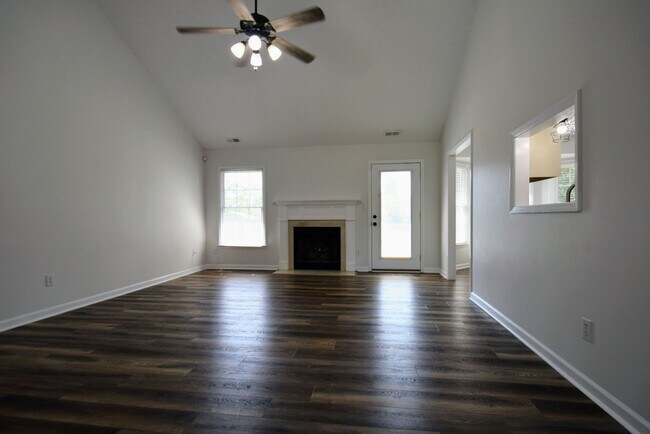 Building Photo - 2828 Franzia Dr