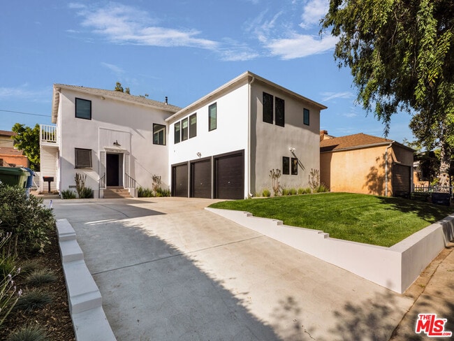 Building Photo - 11337 Montana Ave