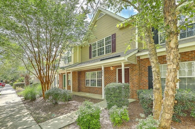 Building Photo - 8074 Shadow Oak Dr