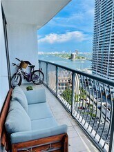Building Photo - 1750 N Bayshore Dr