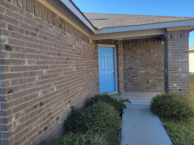 Building Photo - 3610 Batson Dr