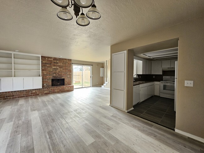 Building Photo - 3808 Quail Run Cir