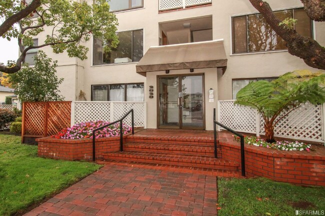Foto del edificio - 2828 Edison St