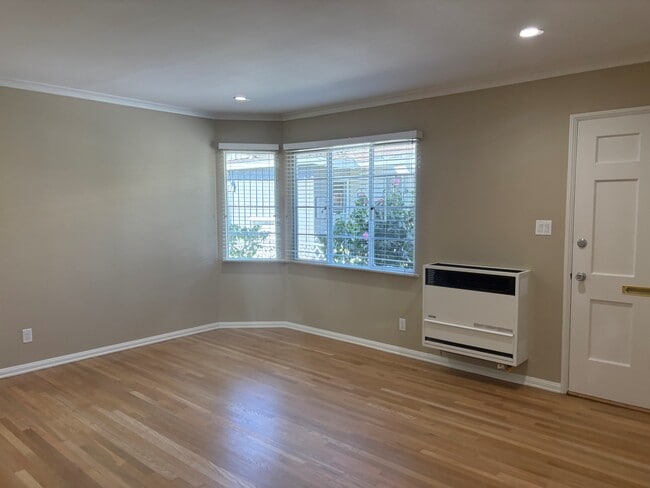 Building Photo - 923 18th St