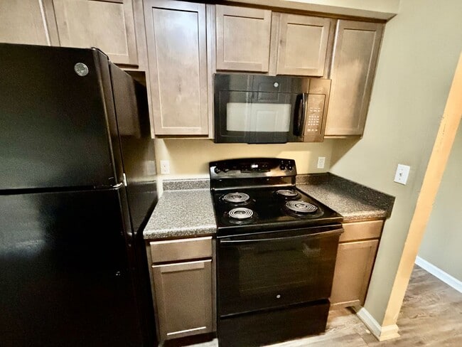 Building Photo - Affordable 2 Bedroom Living in the Heart o...