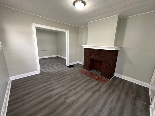 Building Photo - Cozy 2-Bed/1-Bath Haven: Columbus Living