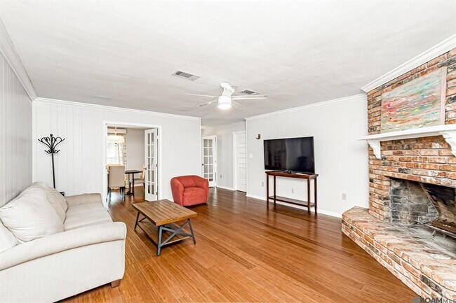 Foto del edificio - 4112 Pine Park Dr
