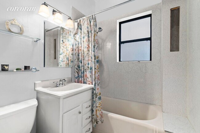 Foto del edificio - 109 W 82nd St