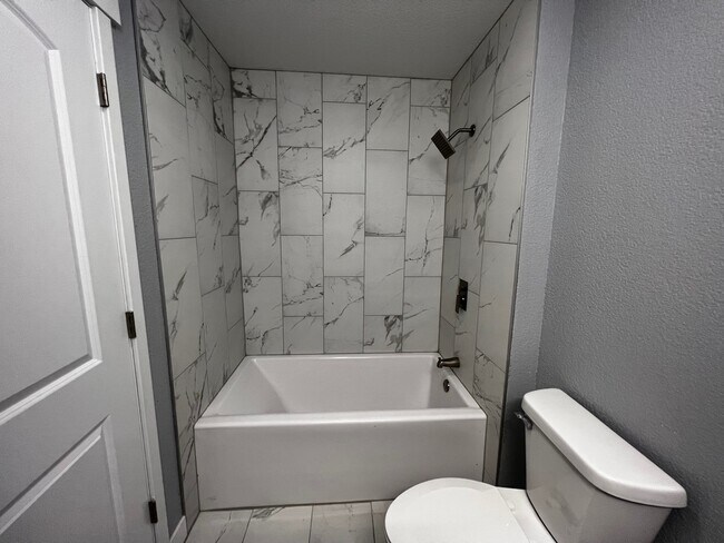 Foto del edificio - 104 Greenbrier Rd
