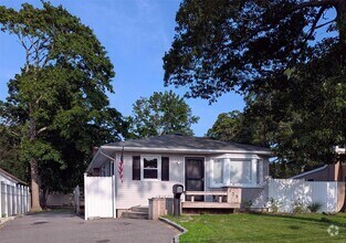 Building Photo - 139 Pine Neck Ave