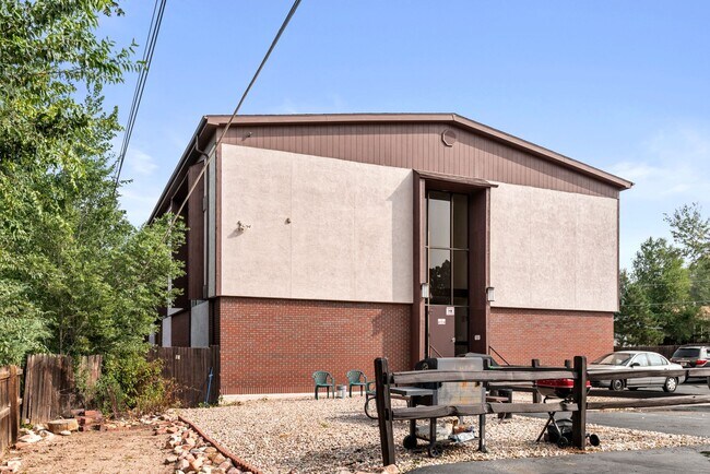 Building Photo - 3611 E San Miguel St