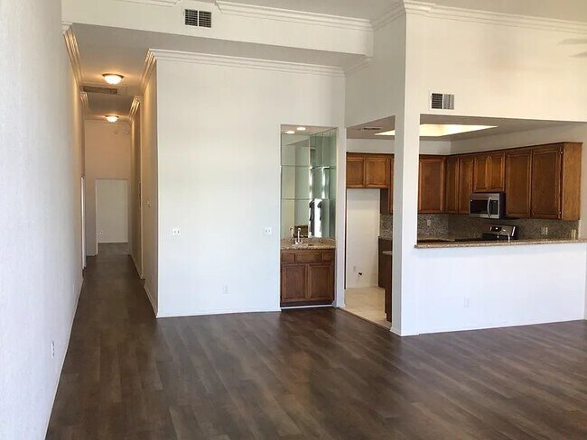 Building Photo - 15270 Sutton St