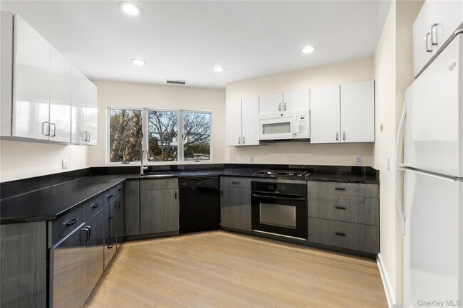 Foto del edificio - 301 S Ridge St