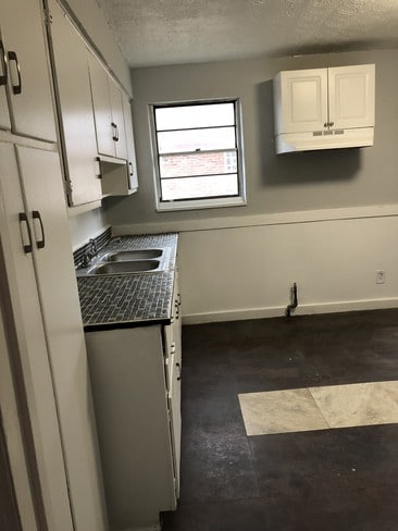Building Photo - 818 Cherry Dr