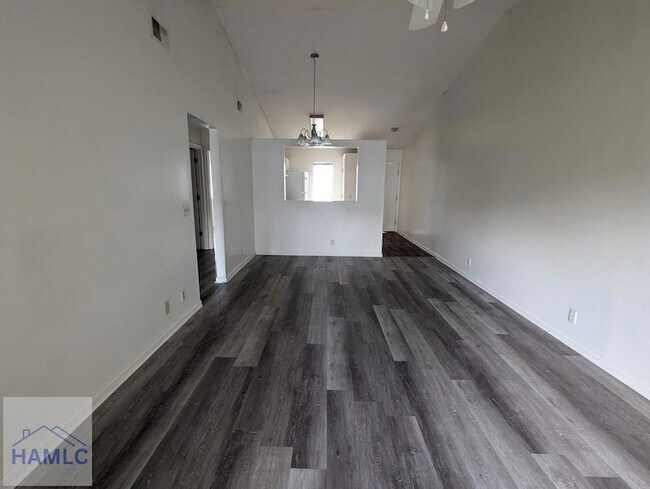 Foto del edificio - 910 Brett Dr