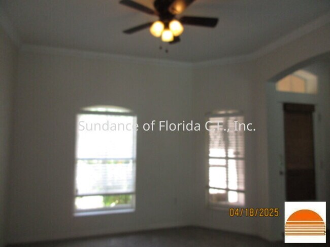 Foto del edificio - Available Mid April
