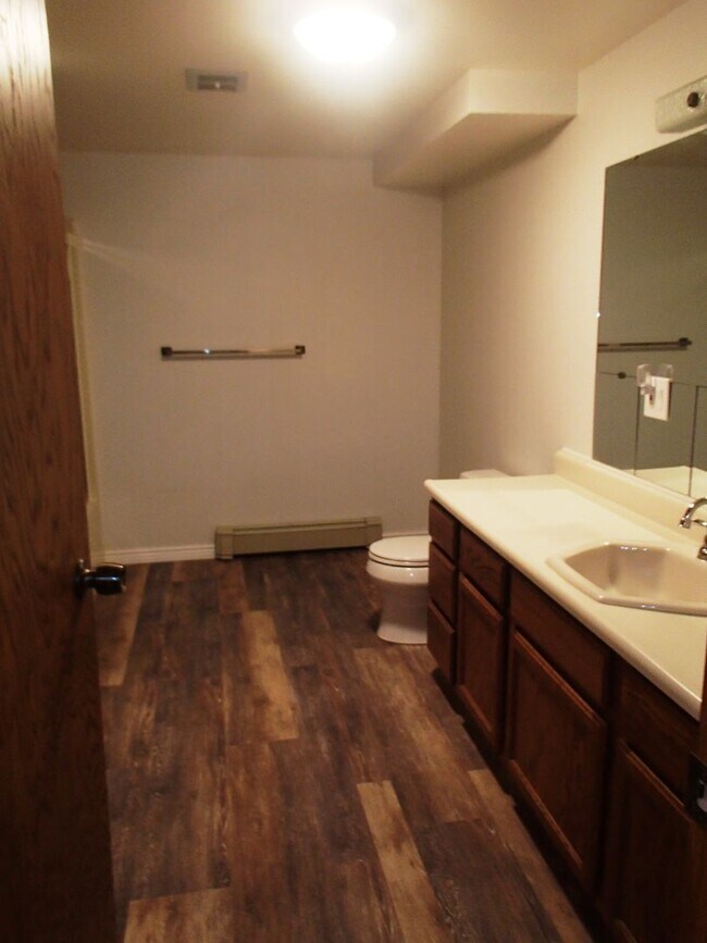 Building Photo - Lightbeam - 334 W 40th Unit 2