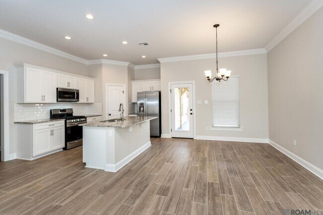 Foto del edificio - 6356 Lake Edge Dr